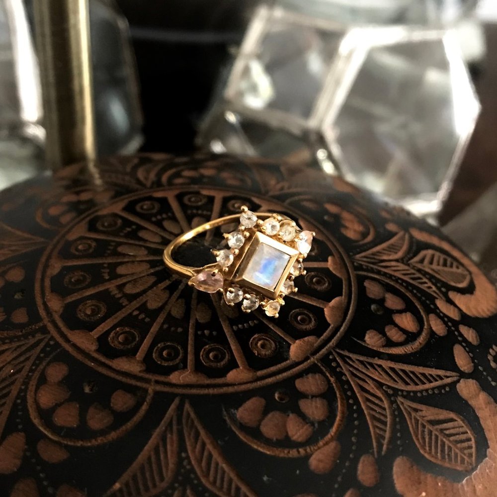 La Kaiser Morganite & Moonstone Victorian Ring